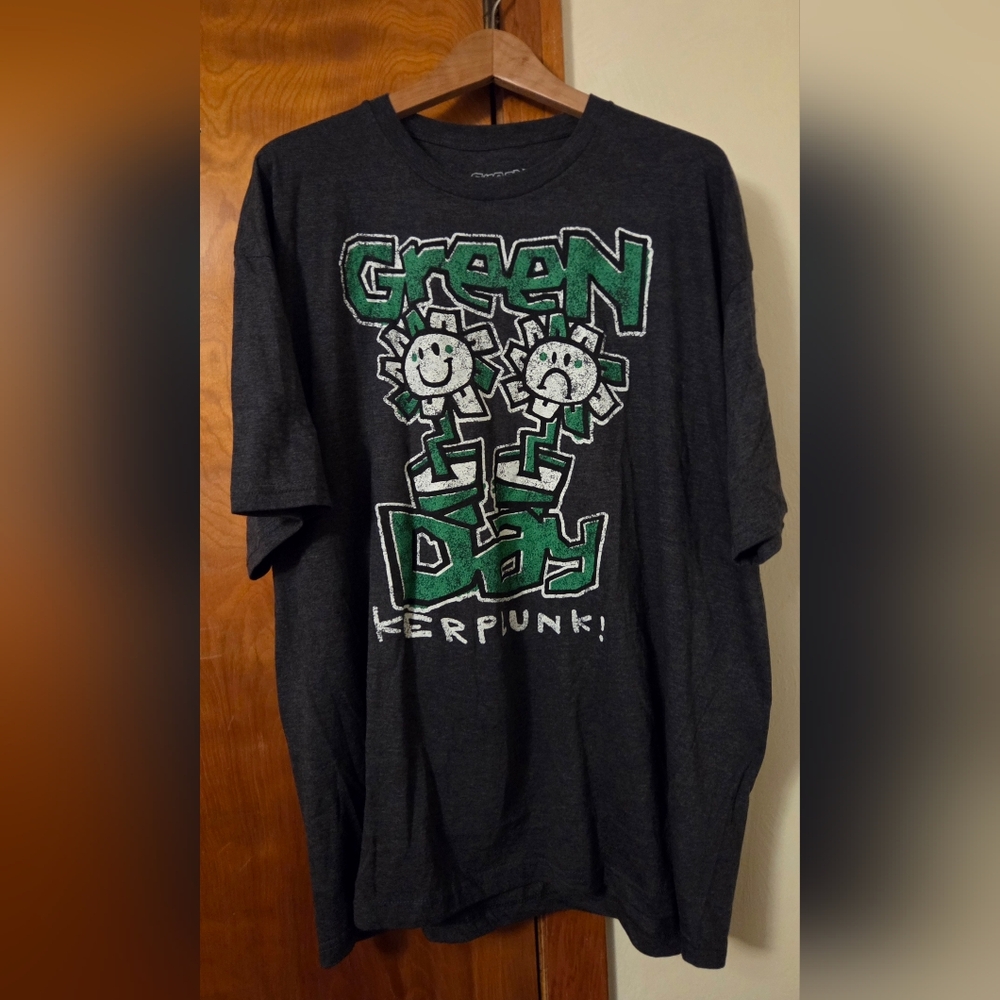 Green Day Graphic Tee - Black
